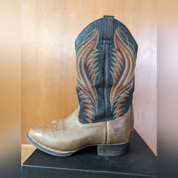 SOLD Ariat International Cowboy Boots, Leather, Gorgeous Stitching, Size 9EE - Picture 12 of 12